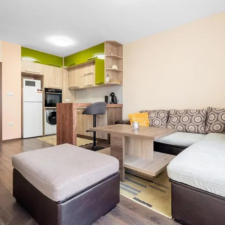 Comfortable 1br W/ Balcony & Free Parking Appartement
