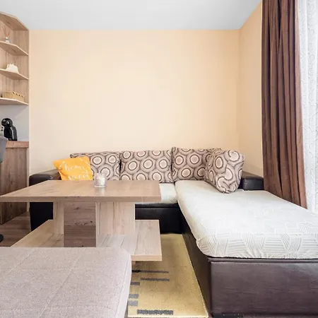 Comfortable 1br W/ Balcony & Free Parking Пловдив