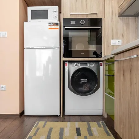 Апартамент Comfortable 1br W/ Balcony & Free Parking *